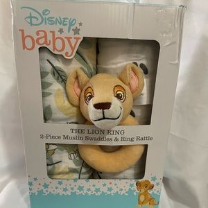 Baby Disney swaddle & rattle set